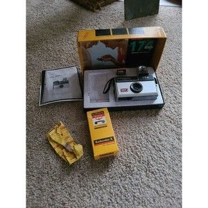 Kodak Instamatic 174  color Outfit Kodacolor-X  Box  Duracell PX-825 Battery